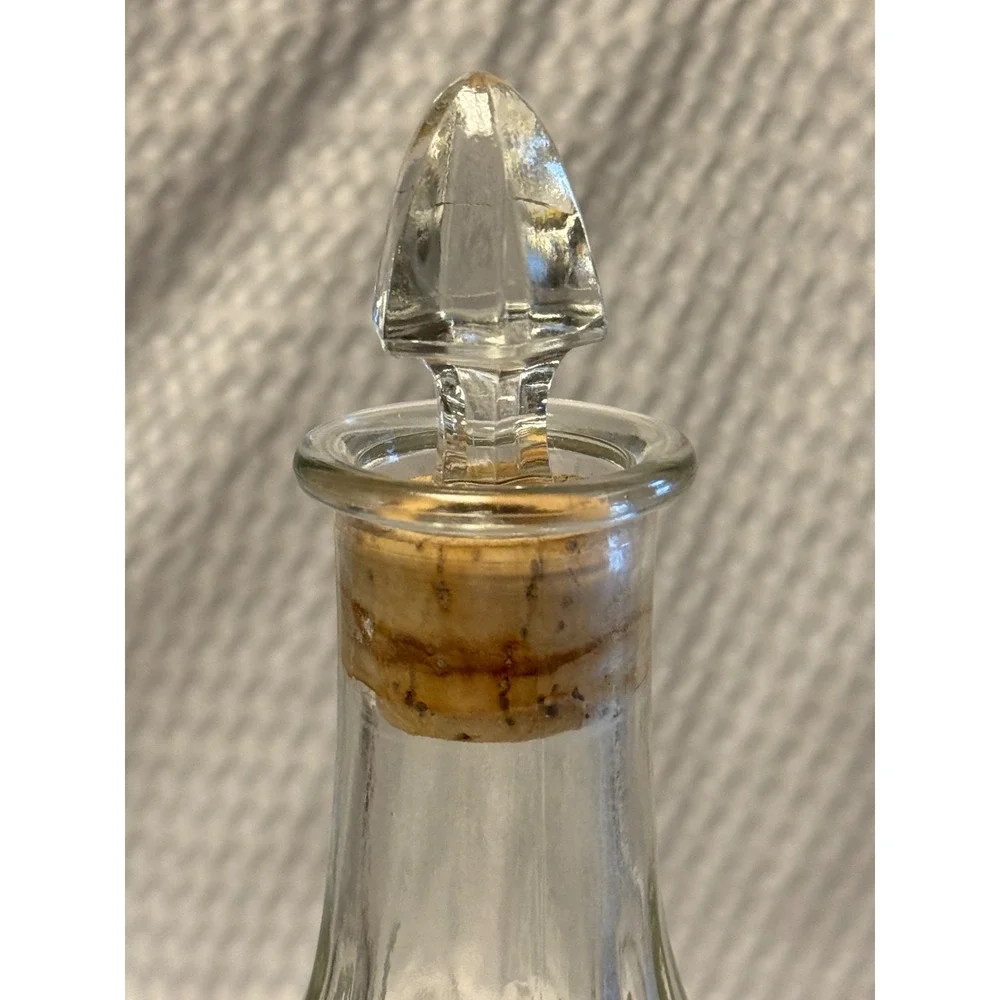 Beautiful Vintage Anchor Hocking Cameo Star Medallion Pressed Glass Decanter